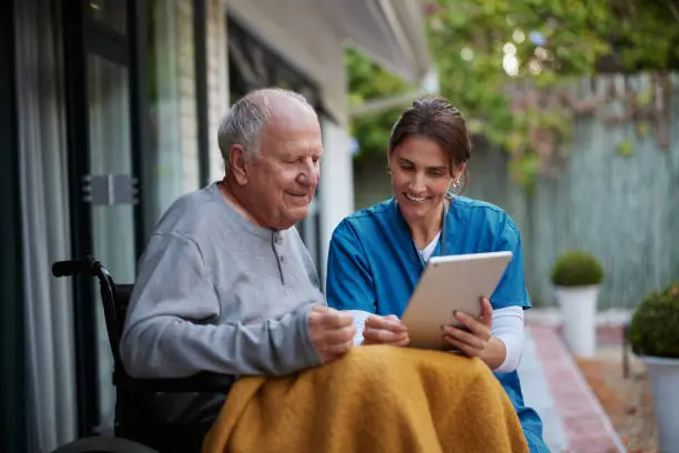 How In-Home Assistance for The Elderly Enhances Comfort and Independence